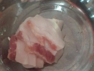 2、家常豆腐,五花肉切片