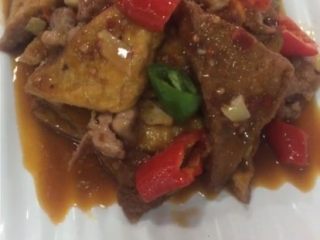 8、家常豆腐,这样即可。注意装盘。