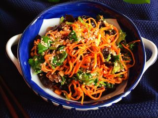 11、凉拌木耳虫草花,成品。