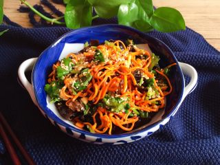 12、凉拌木耳虫草花,成品。