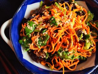 10、凉拌木耳虫草花,成品。