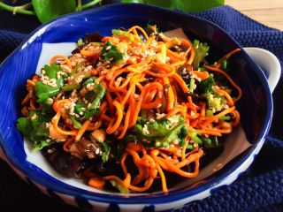 13、凉拌木耳虫草花,成品。