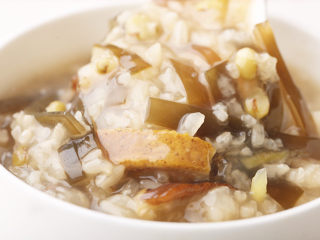 10、陈皮海带汤,淡淡的绿豆香，混着海带的鲜味，一定会让你食欲大开哟