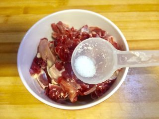 7、#年味#~团圆泡椒鸭胗,少许食盐