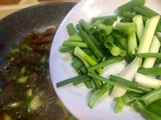 18、#年味#~团圆泡椒鸭胗,小火，最后放入小葱，稍炒匀起锅了