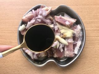 7、晚餐+一碗芝士排骨饭,加入2餐勺生抽。