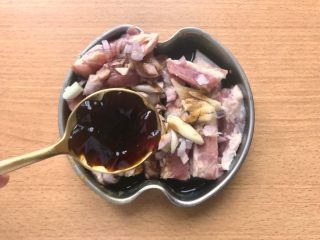 8、晚餐+一碗芝士排骨饭,1餐勺蚝油。