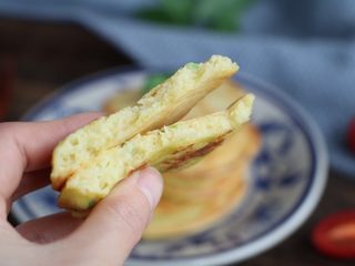 11、土豆鸡蛋饼,看看饼的状态；