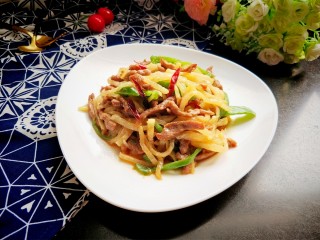 1、萝卜丝炒牛肉,美美的成品图来一张。