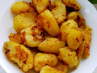 9、麻辣孜然小土豆,成品。