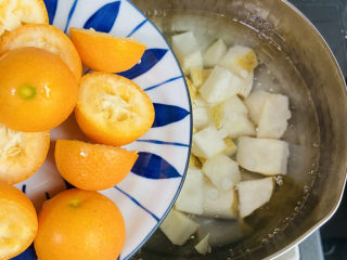 8、冰糖雪梨金桔糖水,放入金桔????