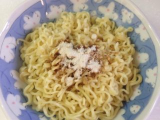 13、香辣印尼炒麵,全部調味下好後開始攪拌均勻