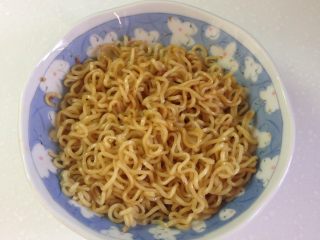 14、香辣印尼炒麵,攪拌均勻之後的色澤，此時的香氣已經令人食指大動