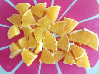 3、水果酸奶薄脆,香橙切丁