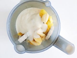 10、水果酸奶薄脆,剩余的水果我把它和酸奶一起打成酸奶昔 