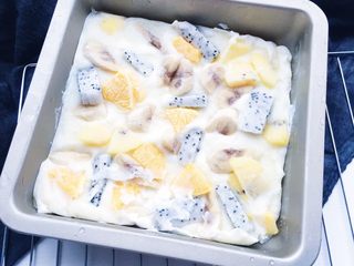 12、水果酸奶薄脆,冻好的水果酸奶薄脆