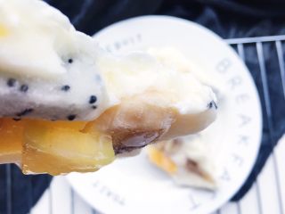 19、水果酸奶薄脆,自制薄脆酸奶 一定要选择比较浓稠的 这样冻成的才不会像啃冰渣 