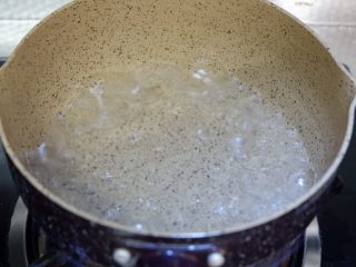 10、红枣百合蒸南瓜,另取一锅，加少许开水，