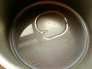 2、红糖馒头,准备水