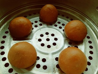 11、红糖馒头,放蒸锅中二次醒发10分钟