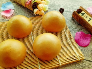 13、红糖馒头,蒸好后不要马上取出，在锅里焖三分钟（因为极速的冷空气会使蒸好的馒头急速回缩，所以一定要焖一会再取出）