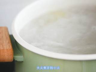 5、鸭糊涂,大火煮开转小火，炖至1小时。