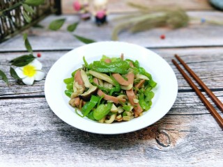 15、松茸火腿炒青椒,盛出，开吃了哈！