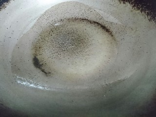 7、冬日暖心菜 酱油鲜炒面,大火起锅入油