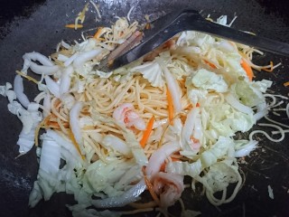 13、冬日暖心菜 酱油鲜炒面,最后才是切丝的小芽白