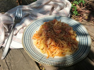 15、冬日暖心菜 酱油鲜炒面,收汁后撒上胡椒和芝麻即可