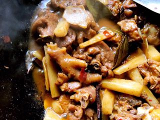 10、山药烧鸡,水快干转大火收汁，加味精翻炒