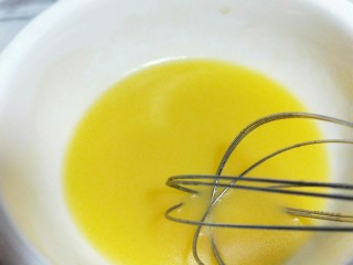 3、春节家宴饭后甜点#橙汁戚风蛋糕#,完全融合。