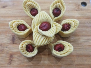 19、金花枣花馒头,如图开始组装