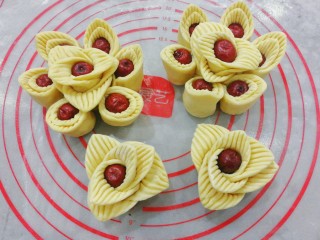 21、金花枣花馒头,然后继续做完剩下的面片，最后多12小片正好做两朵小花