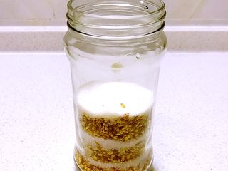 9、糖桂花,再加入一层砂糖