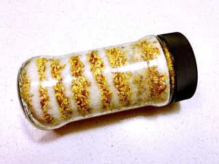 11、糖桂花,把瓶子盖子拧严实，放在常温下3-5天