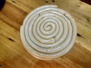 2、新疆拌面（正宗新疆味）,买回来的面积子搓长，盘成圈，记得要在每一层中间抹油，最后用保鲜膜封层，醒着～