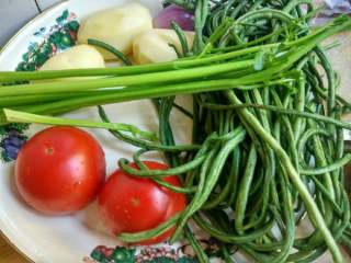 3、新疆拌面（正宗新疆味）,开始准备蔬菜，各类蔬菜收拾停当～