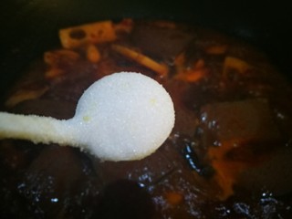 16、家宴菜谱～鸡鸭鱼肉之毛血旺,加入少许白糖