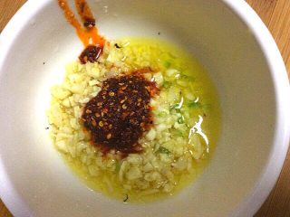 12、（两吃）莴笋叶蒸麦饭,放一勺油泼辣子