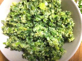 16、（两吃）莴笋叶蒸麦饭,盛一碗麦饭