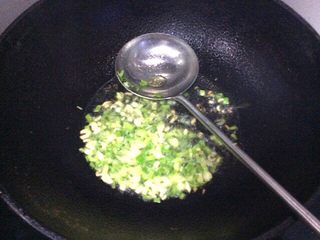 21、（两吃）莴笋叶蒸麦饭,放蒜苗爆香