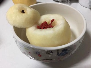 3、冰糖雪梨（原味、冰糖、枸杞大补）????️,也可以把中间核挖去，放上枸杞，上锅蒸。