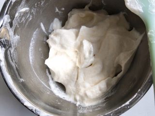 10、南瓜溶豆,翻拌好的状态依然是硬挺稳定