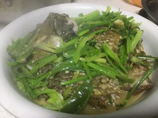 8、青椒焖草鱼,出锅！