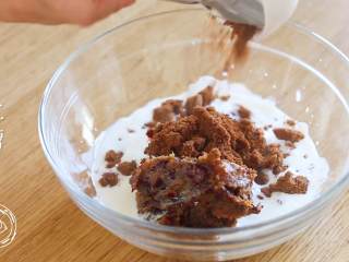 5、18m+红枣糕（宝宝辅食）,红枣泥中加入牛奶、红糖、蛋黄和玉米油~