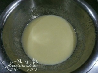 3、桃酥--老少皆宜、新手必做,3.搅拌均匀，搅拌至油和蛋糖融合，基本看不到油为止，这个过程大概4分钟。