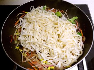 17、10分钟快手菜  杂蔬炒面,加入面条