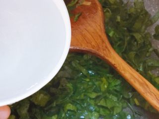 16、潮汕芥蓝牛肉炒粿条(湿炒牛河),再加半碗水,翻炒