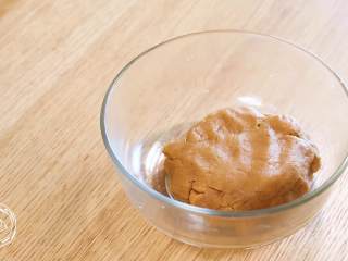 11、12m+姜饼人（宝宝辅食）,然后，再继续揉一揉面团，揉到光滑~